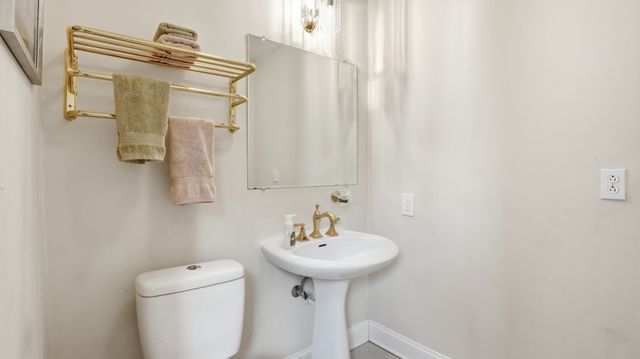 2145 S Berrys Chapel Ct, Franklin, TN 37069