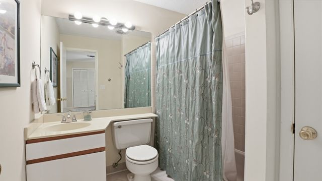 2145 S Berrys Chapel Ct, Franklin, TN 37069