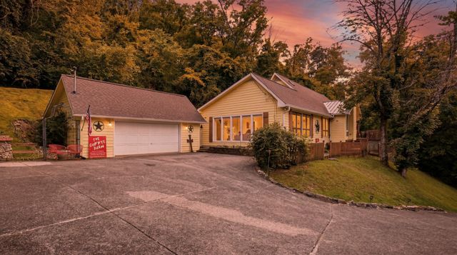 2145 S Berrys Chapel Ct, Franklin, TN 37069