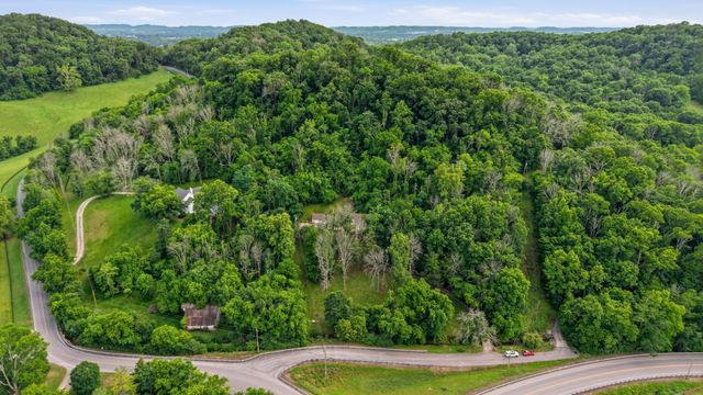 2145 S Berrys Chapel Ct, Franklin, TN 37069