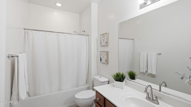 5011 S CARLYLE Drive, Gilbert, AZ 85298