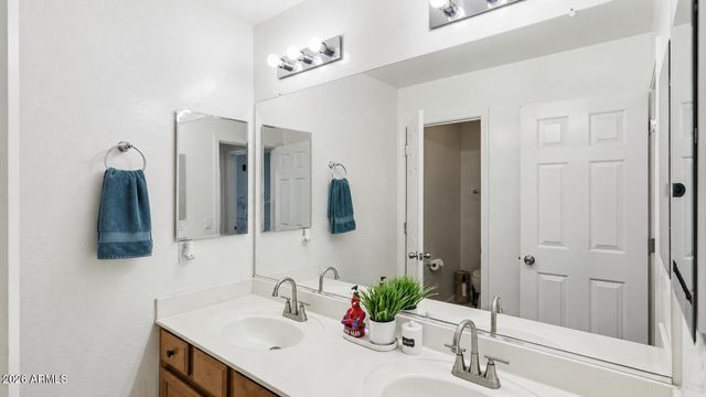 5011 S CARLYLE Drive, Gilbert, AZ 85298