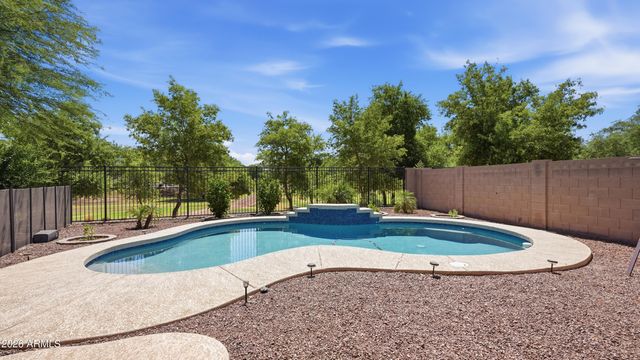5011 S CARLYLE Drive, Gilbert, AZ 85298