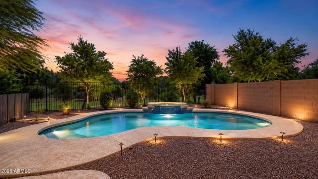 5011 S CARLYLE Drive, Gilbert, AZ 85298