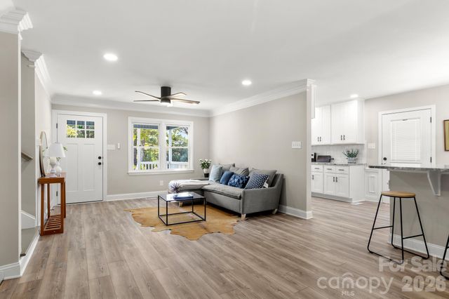 309 Catawba Circle N, Matthews, NC 28104