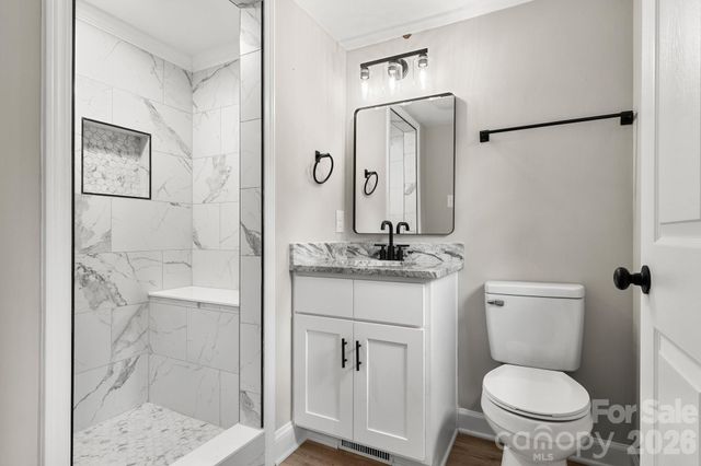 309 Catawba Circle N, Matthews, NC 28104