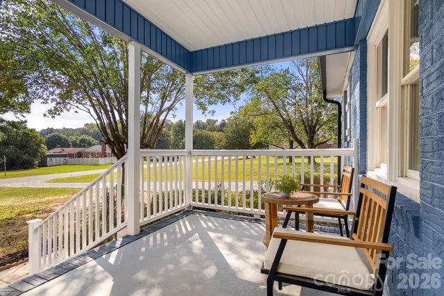 309 Catawba Circle N, Matthews, NC 28104