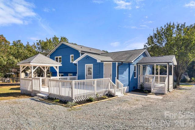309 Catawba Circle N, Matthews, NC 28104