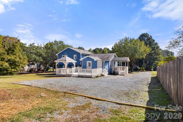 309 Catawba Circle N, Matthews, NC 28104