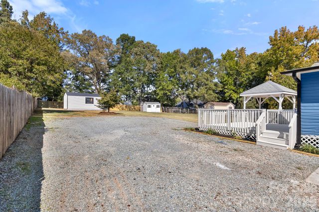 309 Catawba Circle N, Matthews, NC 28104