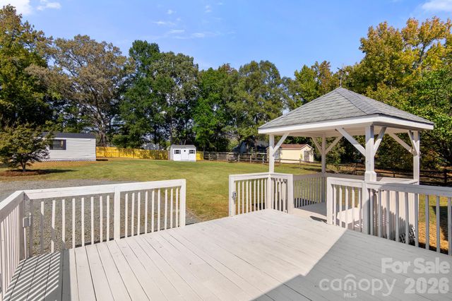 309 Catawba Circle N, Matthews, NC 28104