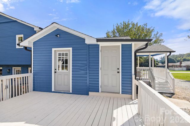 309 Catawba Circle N, Matthews, NC 28104