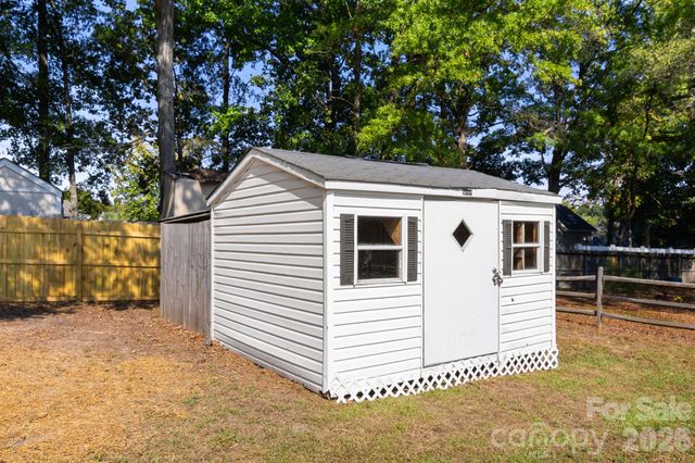 309 Catawba Circle N, Matthews, NC 28104