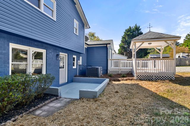 309 Catawba Circle N, Matthews, NC 28104