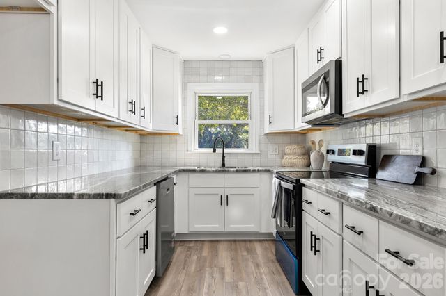309 Catawba Circle N, Matthews, NC 28104