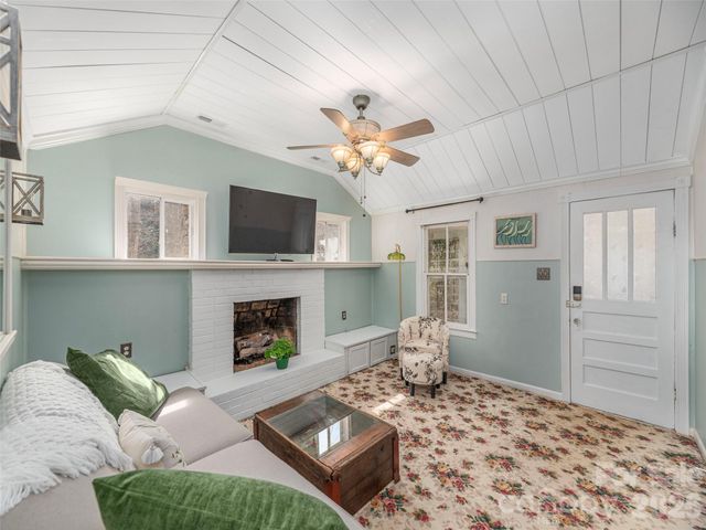 897 Dark Ridge Road, Sylva, NC 28779