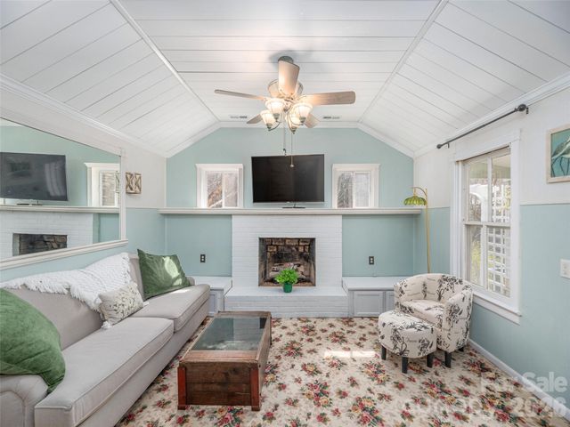 897 Dark Ridge Road, Sylva, NC 28779