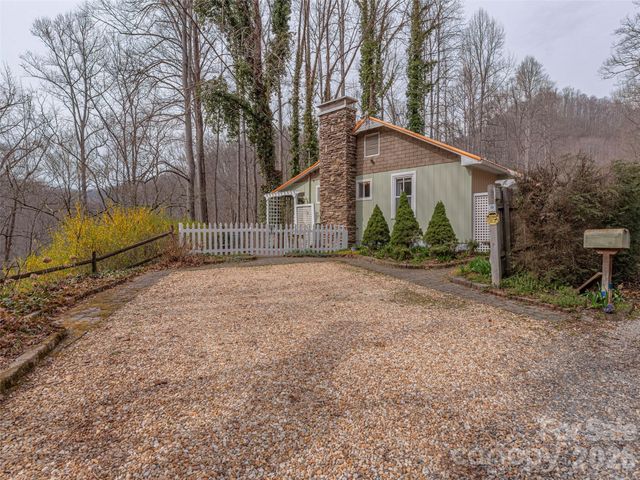 897 Dark Ridge Road, Sylva, NC 28779