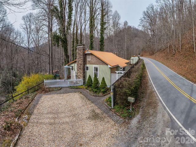 897 Dark Ridge Road, Sylva, NC 28779