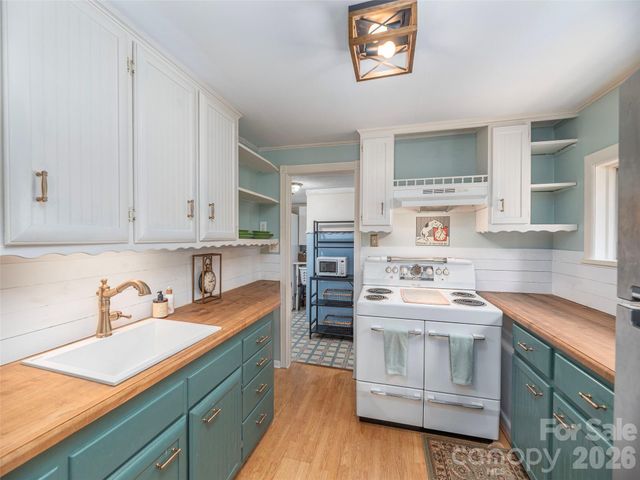 897 Dark Ridge Road, Sylva, NC 28779