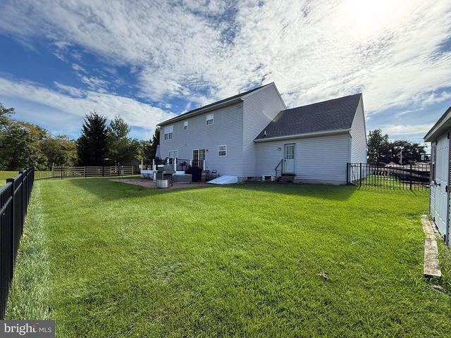 110 WILLOW LN, Gilbertsville, PA 19525