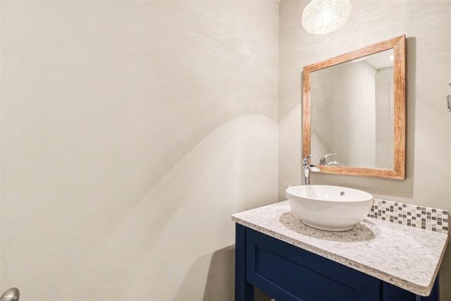 920 W Savidge Street 6, Spring Lake, MI 49456