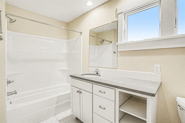 920 W Savidge Street 6, Spring Lake, MI 49456