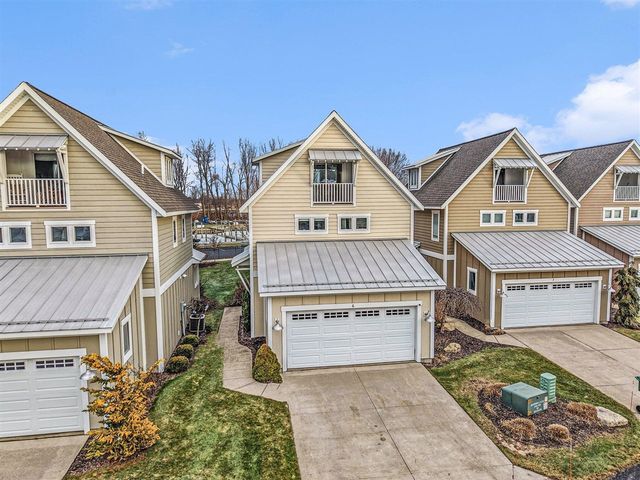 920 W Savidge Street 6, Spring Lake, MI 49456