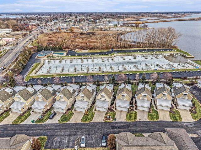 920 W Savidge Street 6, Spring Lake, MI 49456