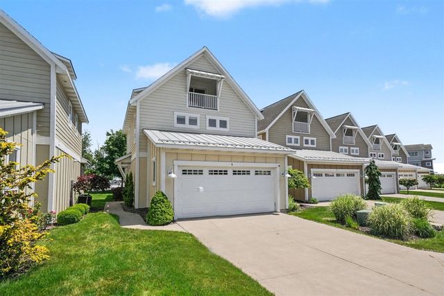 920 W Savidge Street 6, Spring Lake, MI 49456