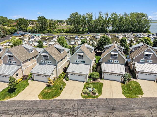 920 W Savidge Street 6, Spring Lake, MI 49456