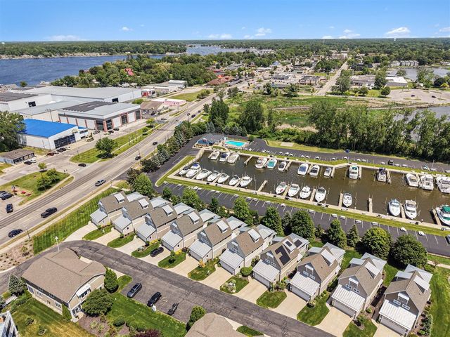 920 W Savidge Street 6, Spring Lake, MI 49456