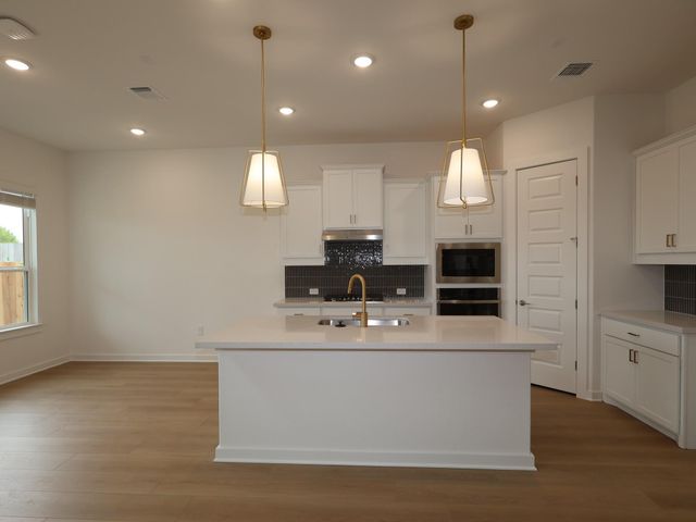 2036 Lolo LN, Leander, TX 78641