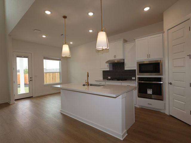 2036 Lolo LN, Leander, TX 78641