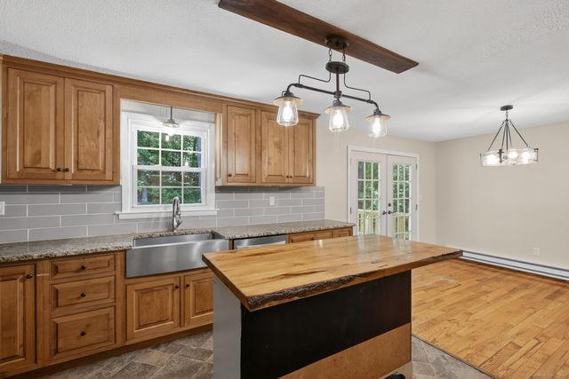 105 Burbank Road, Ellington, CT 06029