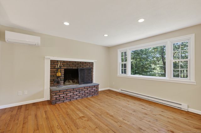 105 Burbank Road, Ellington, CT 06029