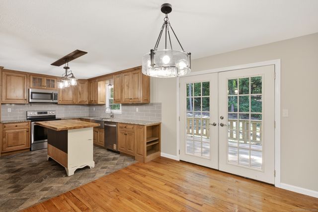 105 Burbank Road, Ellington, CT 06029
