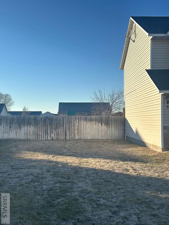 Image 13 of property listing at 3171 Barnes Way, Iona, ID 83427