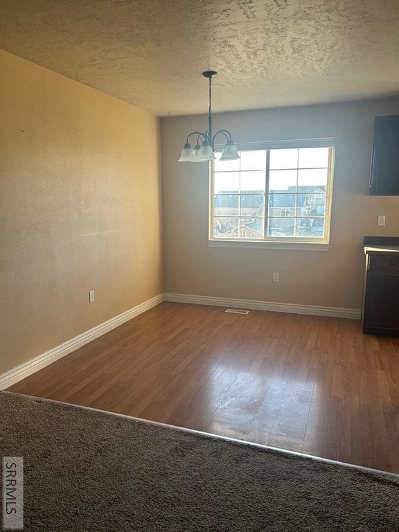 Image 5 of property listing at 3171 Barnes Way, Iona, ID 83427