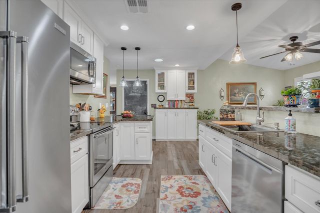 138 Roxie Ct, Ripon, CA 95366