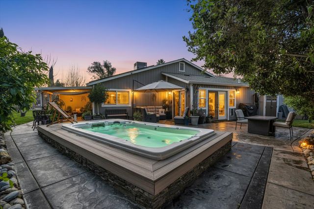 138 Roxie Ct, Ripon, CA 95366