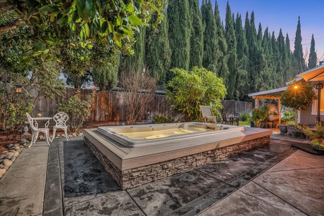 138 Roxie Ct, Ripon, CA 95366