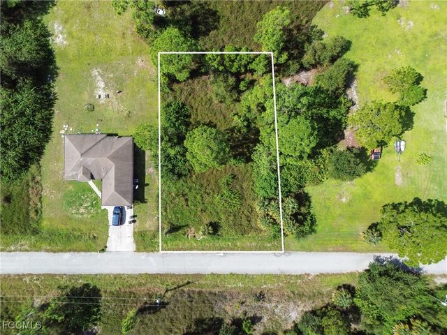 1915 Louis AVE, Lehigh Acres, FL 33972