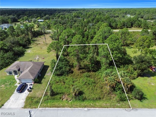 1915 Louis AVE, Lehigh Acres, FL 33972