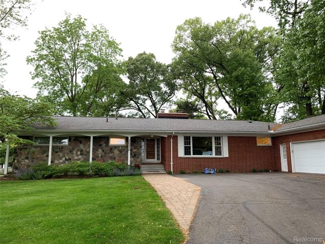 2530 Worcester Road, West Bloomfield Charter Township, MI 48323