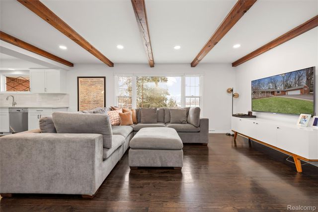 2530 Worcester Road, West Bloomfield Charter Township, MI 48323