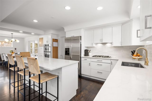 2530 Worcester Road, West Bloomfield Charter Township, MI 48323