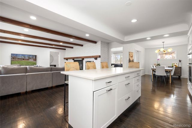 2530 Worcester Road, West Bloomfield Charter Township, MI 48323