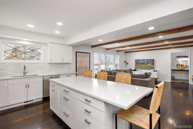 2530 Worcester Road, West Bloomfield Charter Township, MI 48323