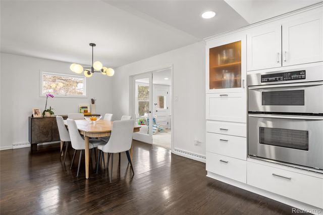 2530 Worcester Road, West Bloomfield Charter Township, MI 48323